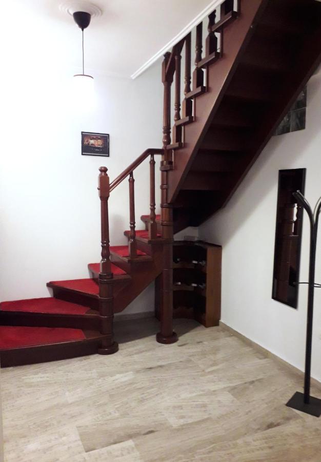 The Home Sweet Home - Family Friendly 2 Floor Apartment カラマタ エクステリア 写真